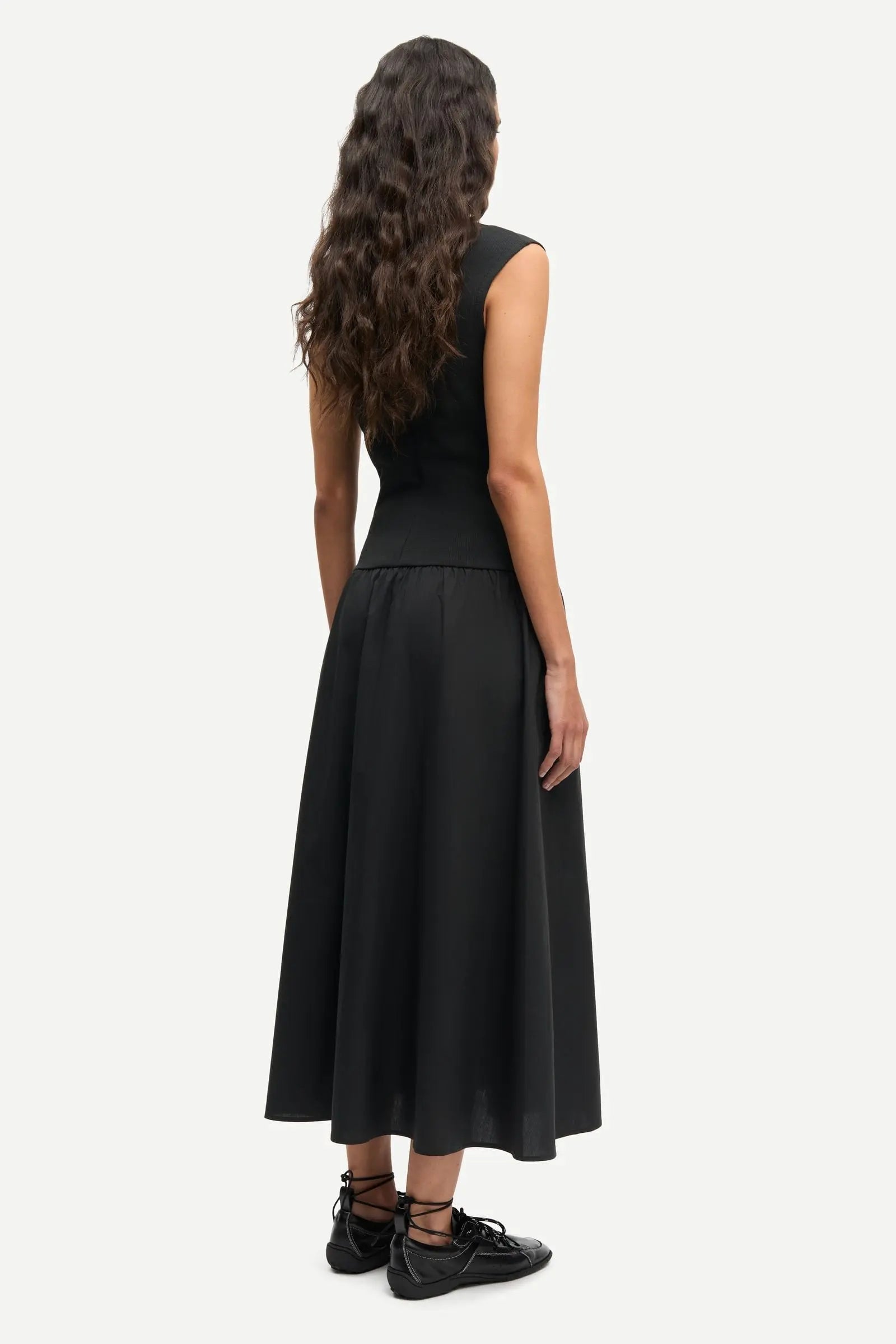 Robe Sathea Black