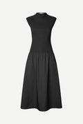 Robe Sathea Black