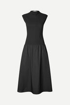 Robe Sathea Black