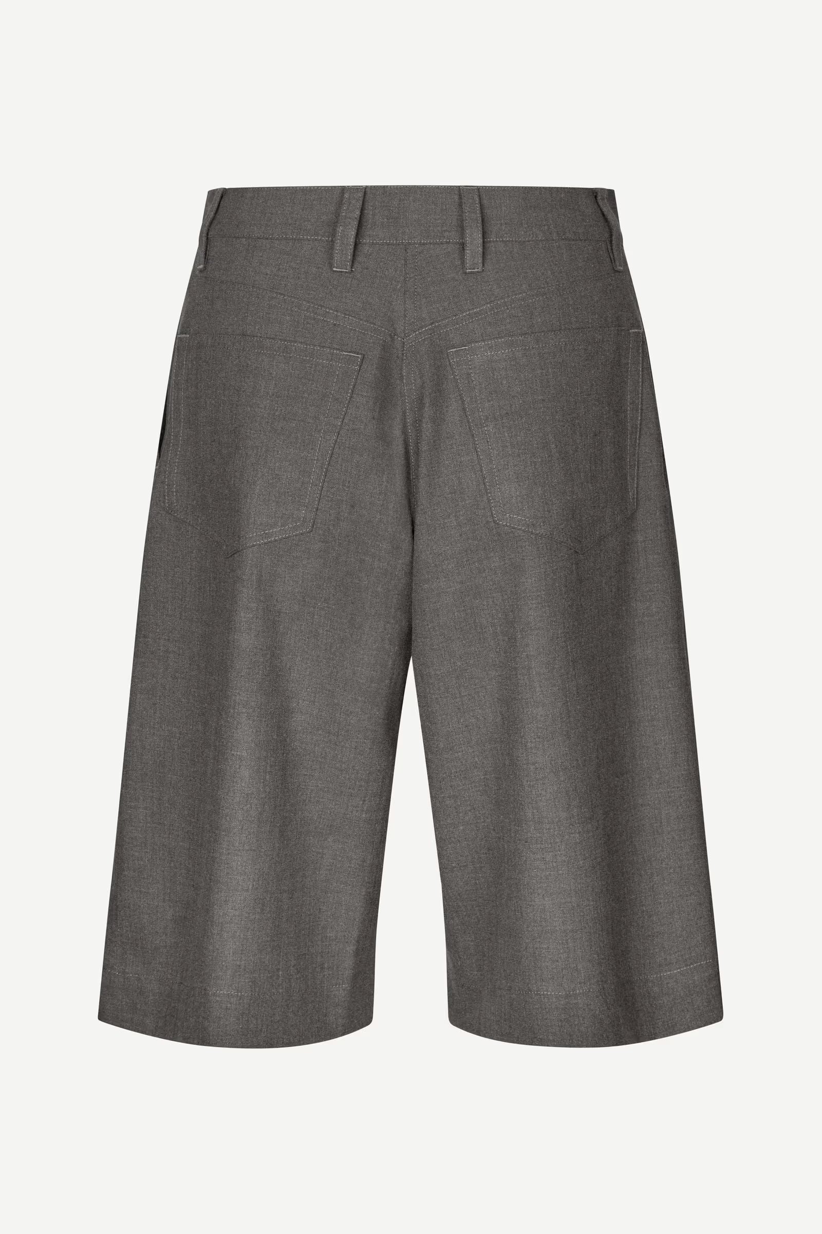 Short Saharper pleat