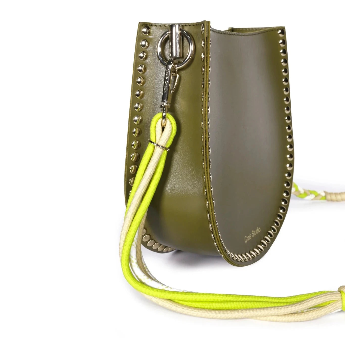 sac cuir kaki craie studio oro clou bandouliere femme rivets