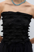 détail texture plissée top Rita Row Isolde noir effet relief tissu stretch